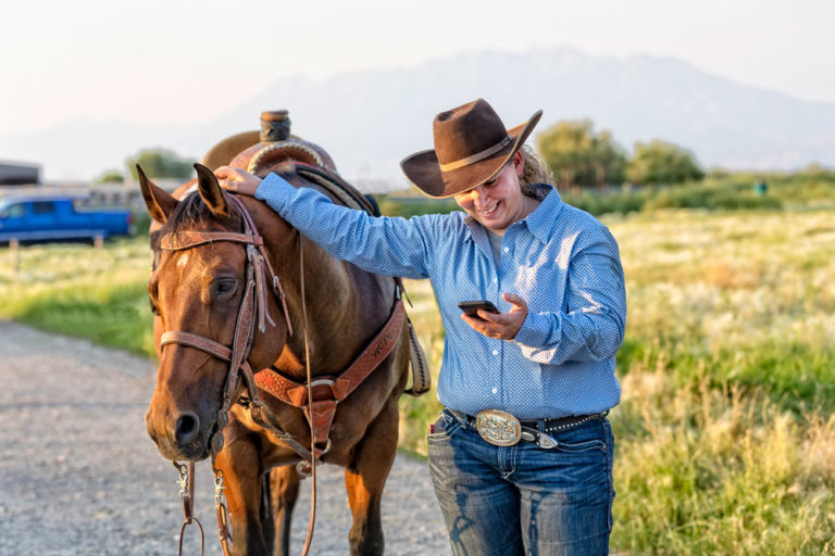 cell-phone-cowgirl-horse-iStock-Terry-858714230-1000