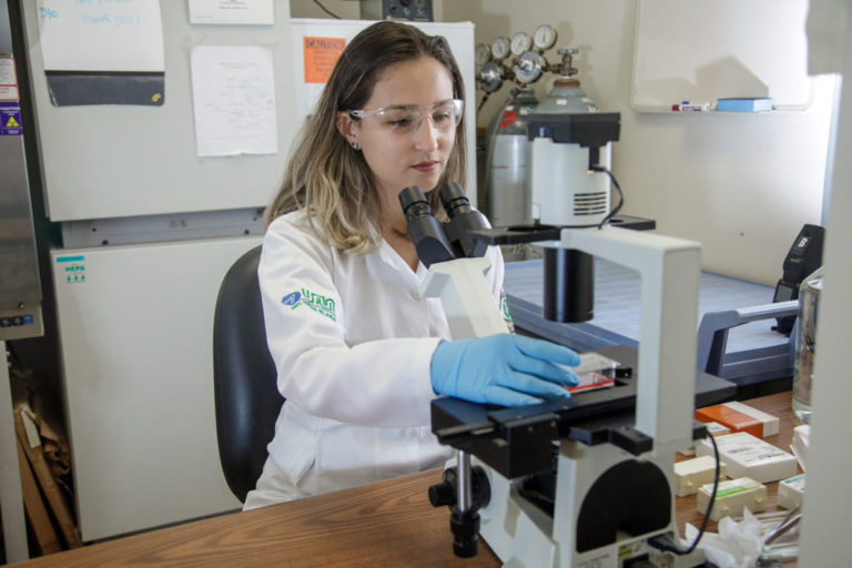 Izabele De Assis Rocha, BVM, PhD candidate Gluck Center Merck Fellowship