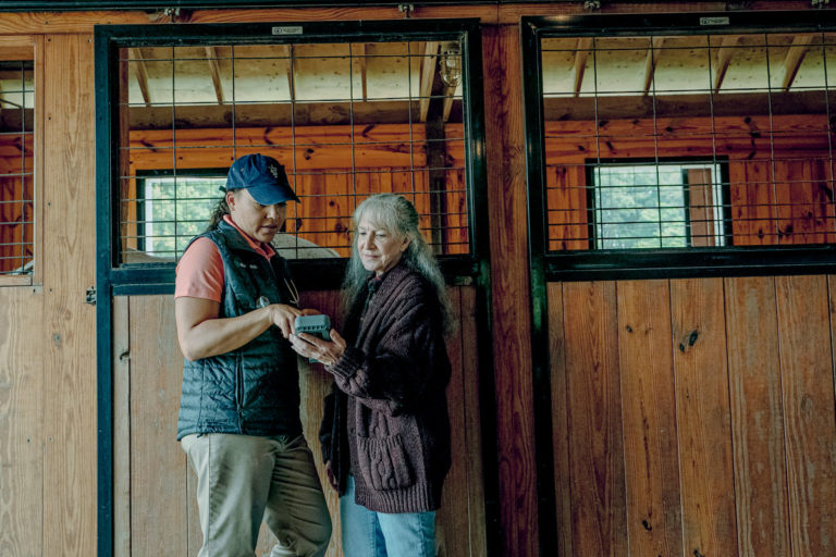 Vet and owner in barn using Stablelab