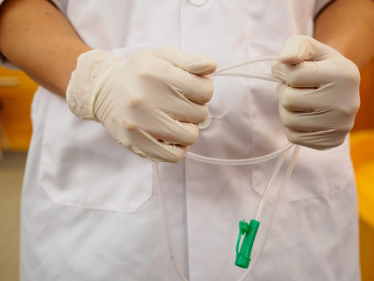 There are risks of nasogastric intubation of horses to equine vets.